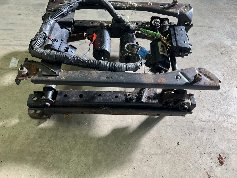 1999-2004 JEEP GRAND CHEROKEE WJ DRIVER SIDE POWER SEAT BASE E INTERRUPTORES FABRICANTE DE EQUIPAMENTO ORIGINAL - Imagem 3 de 4