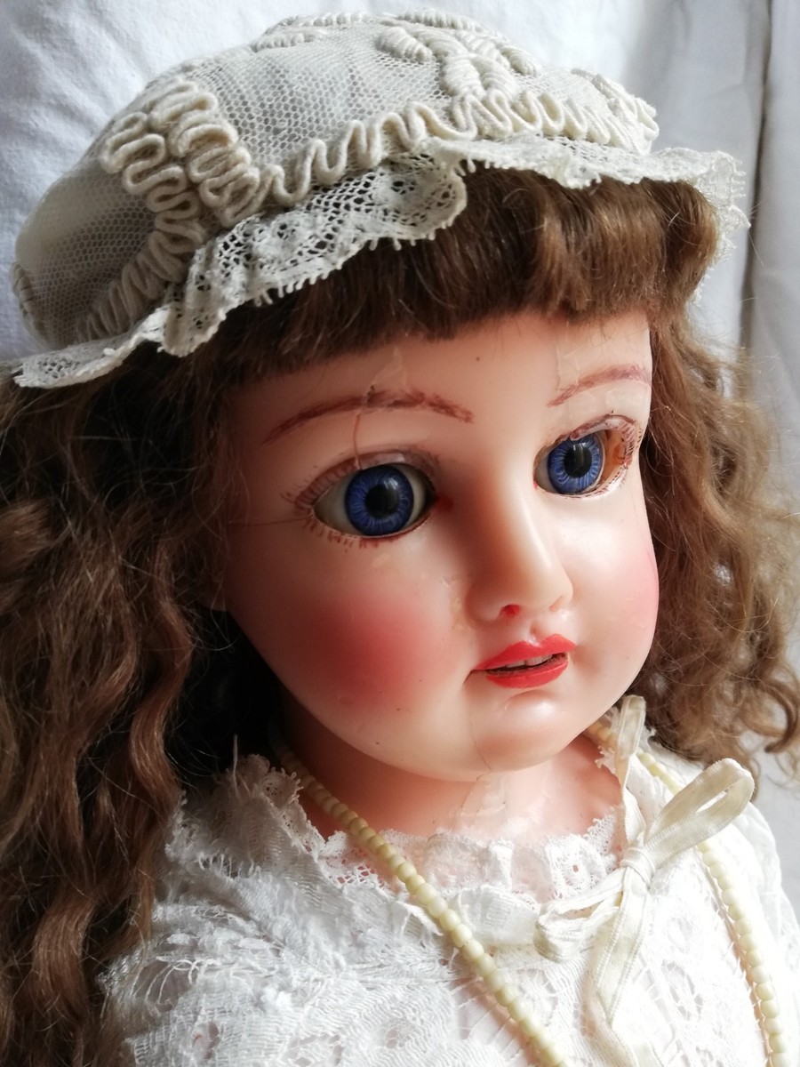 POUPÉE MINIATURE XIXÈME Grand-mère au Tricot tête en porcelaine EUR 45