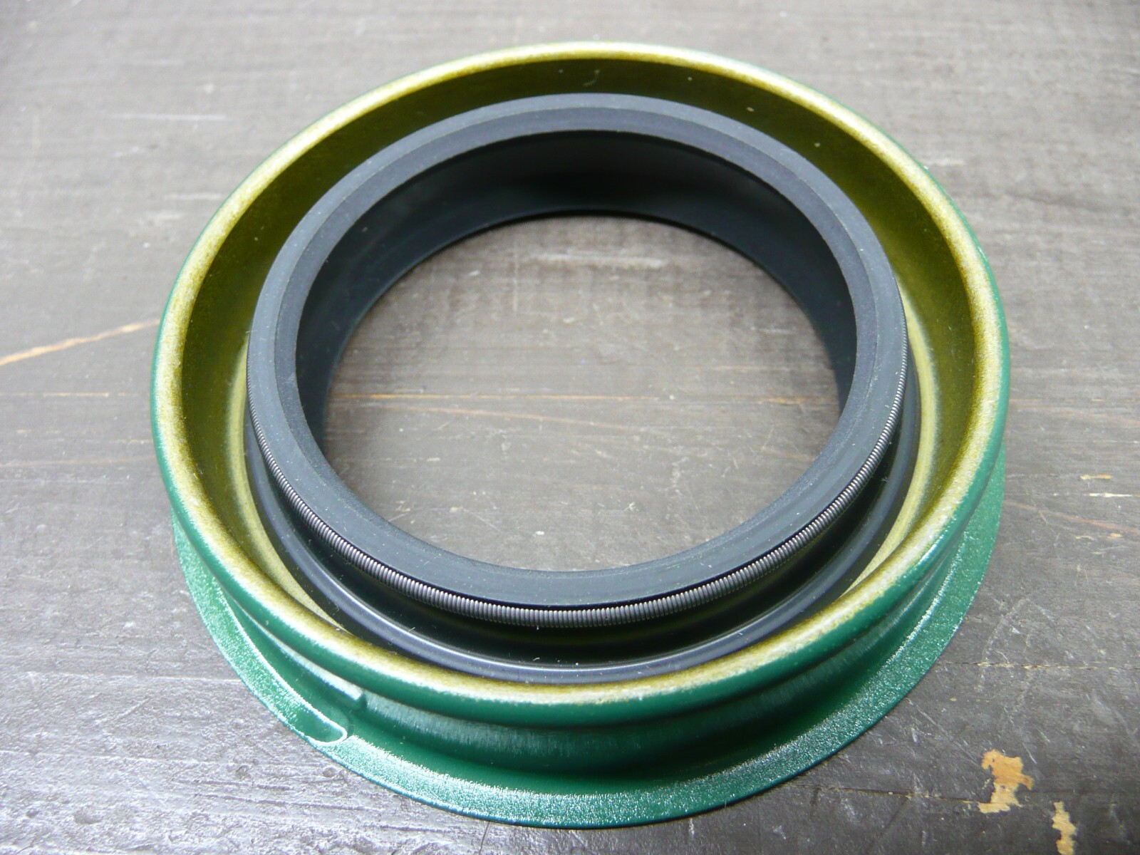 Muncie M20 Manual Transmission Rear Oil Seal, 32 spline shafts eBay