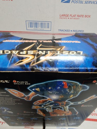 SOUND WORKS ,VIDEO  LOST IN SPACE ROBOT 1997 Trendmasters Battle Ravaged Robot - Picture 12 of 14