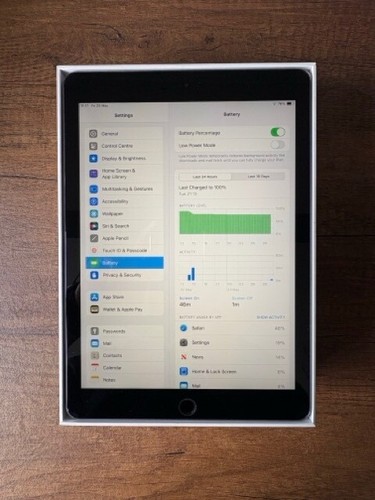 iPad 6th Gen 32GB boxed + Logitech Slim Folio Keyboard - great working condition - Picture 10 of 21