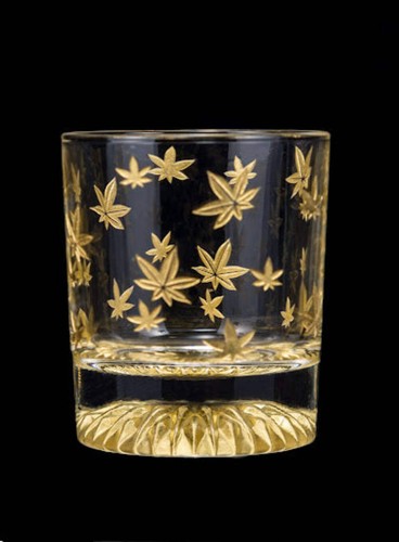 Golden Rock Glass (with Sengoku Warlord family crest) in Kanazawa, JAPAN - Kurum - Picture 7 of 15