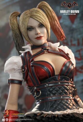Batman: Arkham Knight - Harley Quinn 1/6th Scale Hot Toys Action Figure "New" - Picture 6 of 8