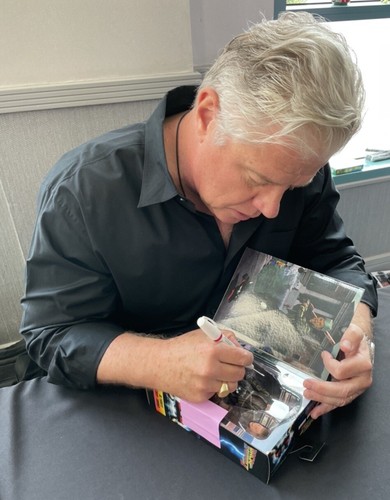 NECA Zurück in die Zukunft Teil 2 Ultimate Griff Tannen TARGET HAUL-A-THON signiert - Bild 4 von 4