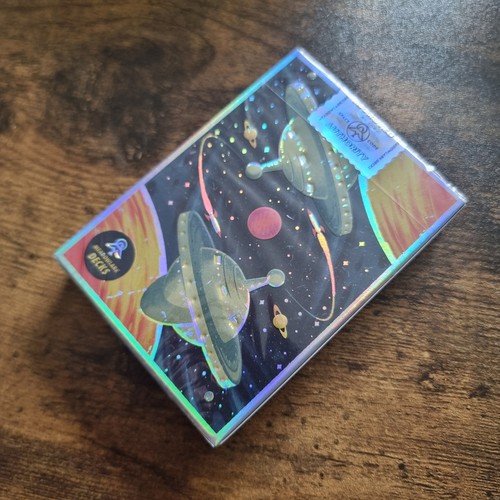 Trajes espaciales cartas de juego nuevas y selladas lonchera de metal Meadowlark LTD Deck - Imagen 11 de 26