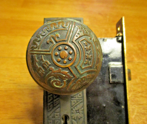 Antique Set EASTLAKE VICTORIAN AESTHETIC Backplates Door Knob Mortise Lock Key - Picture 2 of 6
