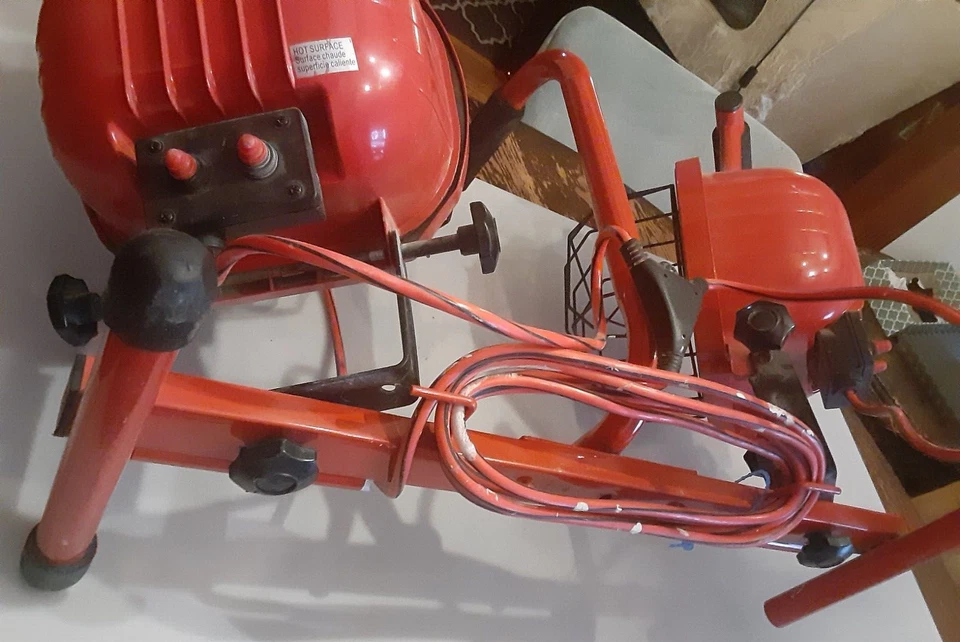 Commercial Electric Waterproof Portable Work Lights DUAL E164806 4Z21 UED *read - Image 4 of 4