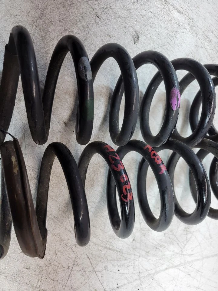 Par de muelles helicoidales traseros Hyundai Sonata 2011 2012 2013 2014 OEM 55350-3Q010 Foto 3 de 4