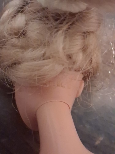 Lot Of 8 Barbies Good Condition - One From Mexico - Picture 11 of 24