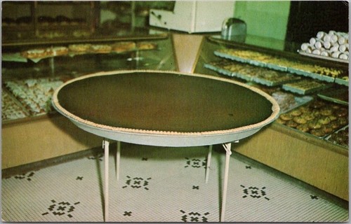 c1960s CIRCLEVILLE PUMPKIN SHOW Ohio Postcard "The World's Largest Pumpkin Pie" - Picture 1 of 2
