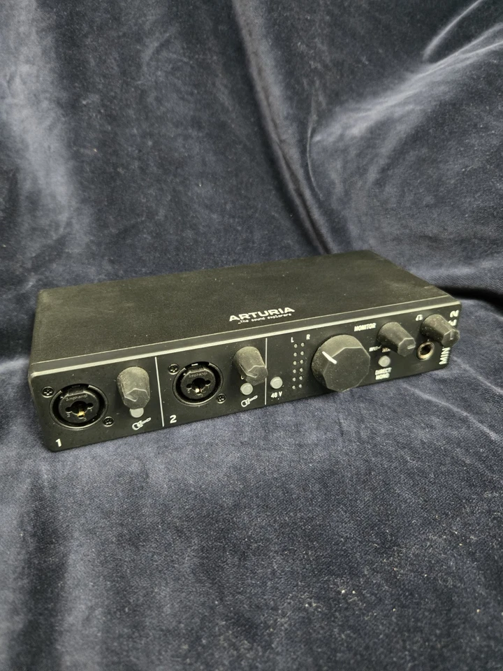 Interfaz de audio USB compacta Arturia MiniFuse 2 negra (caja abierta) Foto 4 de 4