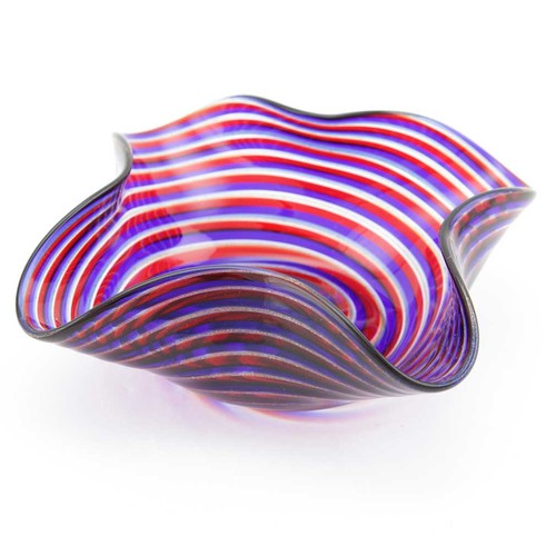 GlassOfVenice Murano Glass Filigrana Blue and Red Accent Plate - Picture 3 of 4