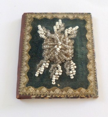 Viktorianisches Nadelbuch mit Perlenarbeit