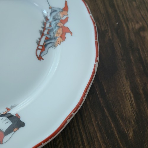 Vintage Porsgrund Nisse Winter Elves Gnomes Sledding 6 3/4" Bread Plate Norway - Picture 6 of 10