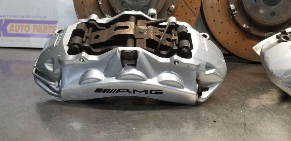 09 JUEGO PINZA FRENO DELANTERA MERCEDES BENZ AMG SL63 R230 CON ROTORES PLATEADOS Foto 2 de 4