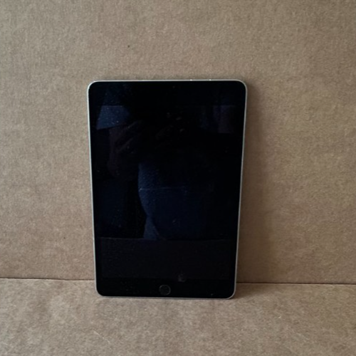 Apple iPad Mini 4 A1538 SOLO PARA REPUESTOS NO FUNCIONA - Imagen 1 de 6