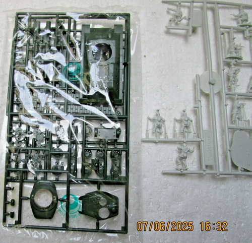 Bausatz Pz. T 34/85 mit Zurüstsätzen von Revell 03203 im Maßstab 1/72 - Picture 4 of 8