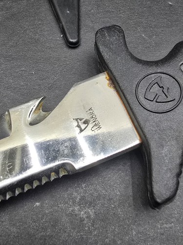 CUCHILLO DE BUCEO WENOKA # 8549, CON ESTUCHE DE PLÁSTICO DURO CON CORREAS - Imagen 10 de 13