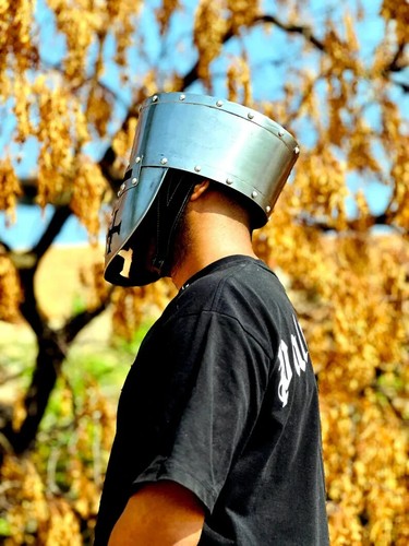 Piccolo Elmetto Templare Medievale Crociato Cavaliere Battaglia Elmetto LARP e Cosplay Regalo - Foto 3 di 5
