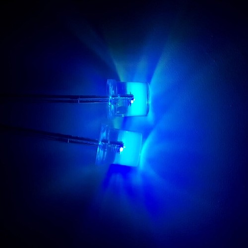 100 PIEZAS 5mm 3mm Plana Diodo LED Blanco Rojo Verde Azul Hágalo usted mismo Bombilla Emisora - Imagen 8 de 18