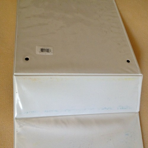 3 1/2" binder, 3 - D rings - side spine w/ divider - Picture 4 of 8