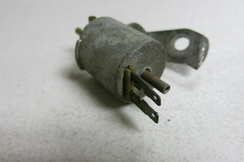 Used Vacuum Advance Spark Control Valve 1114439 - Picture 2 of 5