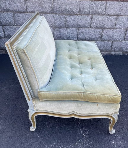 Pair Of Vintage French Provincial Love Seats For Reupholstery - Picture 7 of 21