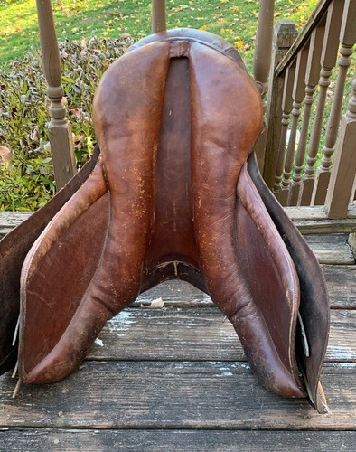 Vintage Cortina Close Contact Saddle 18.5 Inch Seat Genuine Leather Brown Flat - Picture 10 of 11