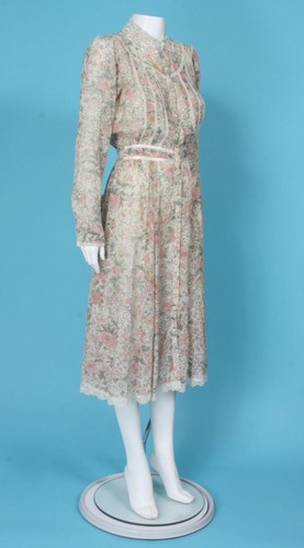 Vintage GUNNE SAX 70s Calico Floral Lace Collar and Pleats Pearl Button sz S 704 - Picture 3 of 6
