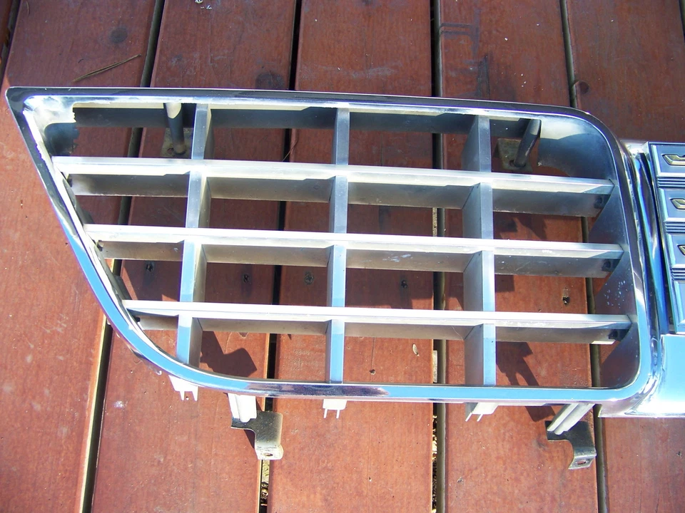 1963 年克莱斯勒 New Yorker Grill 漂亮完整原始设备制造商莫帕格栅 — 第 2/4 张图片