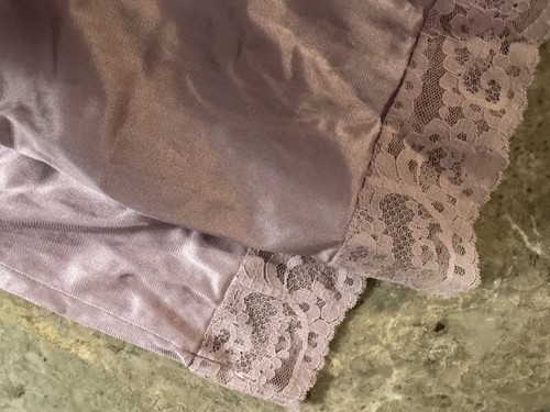 VINTAGE J C PENNEY FULL SLIP! SIZE 34 . LILAC ! - Picture 9 of 10