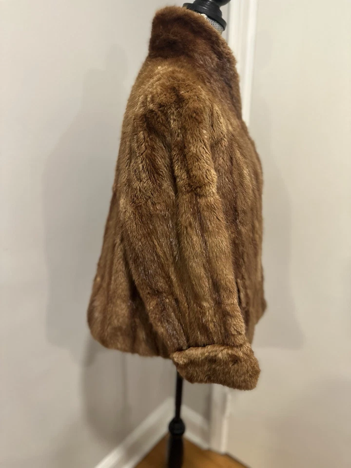 Abrigo recortado forrado de piel de visón vintage para mujer cuello Mao cierre de botones. Foto 3 de 4