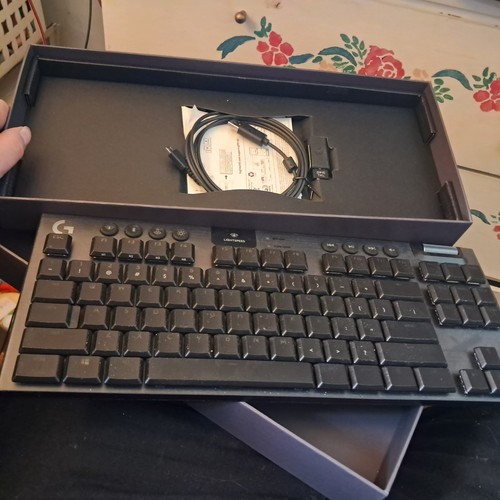 Logitech G915 TKL Lightspeed Mechanical Gaming Keyboard - Black (920-009495) - Bild 2 von 3