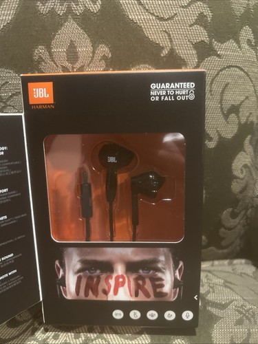 Yurbuds Inspire 300 Womens Sport Earphones Sweatproof Twistlock Small Black NEW - Picture 2 of 8