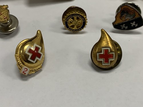 Lote de prendedores mixtos vintage Estate Gril Scouts Boy Scouts Cruz Roja militar - Imagen 2 de 10