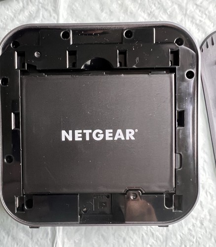 NETGEAR Nighthawk M1 4GX LTE Mobile Router MR1100 Tested include TS9 antennas 4g - Picture 13 of 17