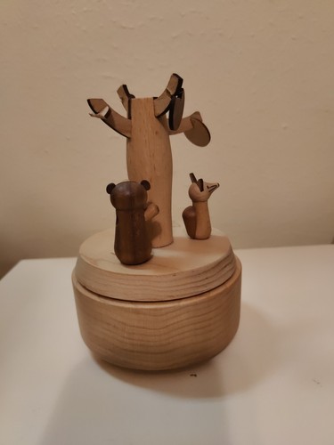 "Wooderful Life Music Box" Designed as Baby Bears Animals and Rotates to Music - Picture 8 of 12