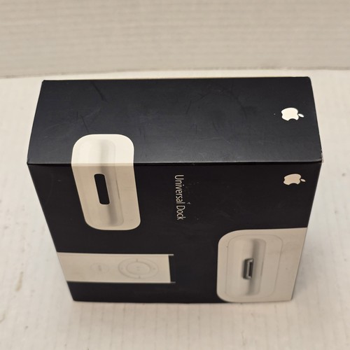 Apple iPod and iPhone Universal Dock MB125G/B Docking Station 2008 - Picture 4 of 10