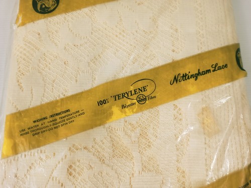 SEALED Vintage Nottingham Lace 70x108" Cream Tablecloth Made in GB Oak Acorns - Picture 4 of 12