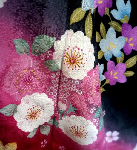 Japanischer Kimono SEIDE "FURISODE"SAKURA,GLD Faden/Blatt, schwarz Größe M, L5'7"..4312 - Bild 7 von 9
