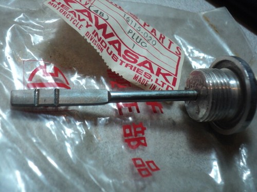 Kawasaki KD KE KS KD125 KE125 KS125 1974-83 tapón de varilla de medición de aceite nuevo fabricante de equipos originales 16115-020 - Imagen 3 de 3