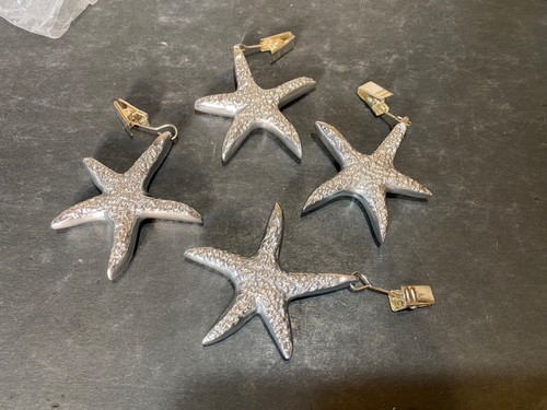 Juego de 4 clips de mantel Pottery Barn color plata estrellas de mar - Imagen 1 de 3