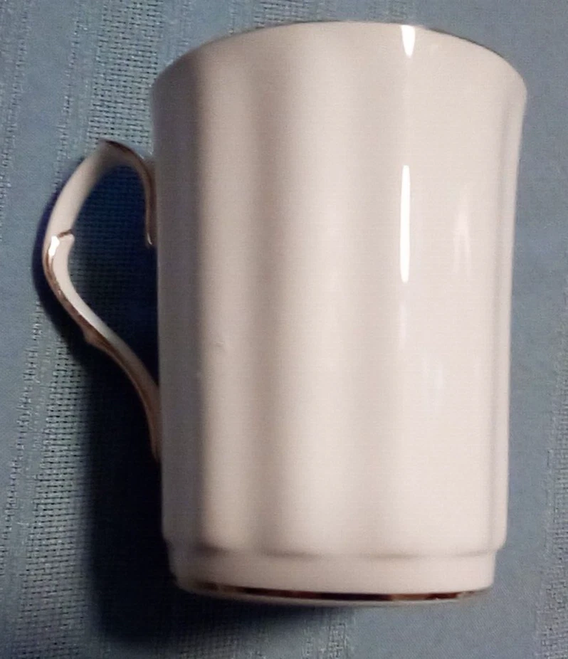 Royal Windsor Her Majesty fine bone china mug England - Image 3 of 4