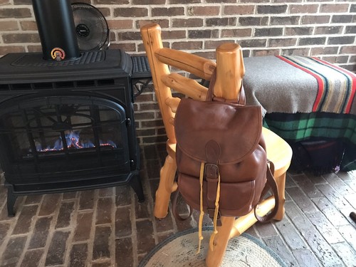 HANDMADE VINTAGE 1980s BRITISH TAN GLOVE LEATHER BACKPACK RUCKSACK BAG R$598 - Picture 8 of 12