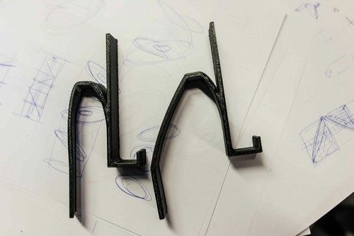 Wacom Cintiq 22HD Tablet 3d printed Keyboard tray hooks. - Imagen 5 de 6