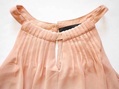 Anthropologie Pintucked Halter Tank di Sunday in Brooklyn - Taglia S Petite (Rosa) - Foto 4 di 10