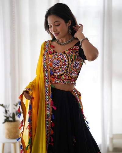 black chaniya choli for dandiya night,garba special lehenga,navratri chaniya set - Picture 9 of 11