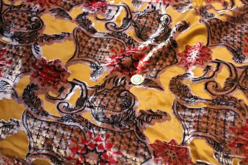 Floral print Devore/Burnout velvet fabric with matching plain fabric £12.50 - Picture 1 of 15