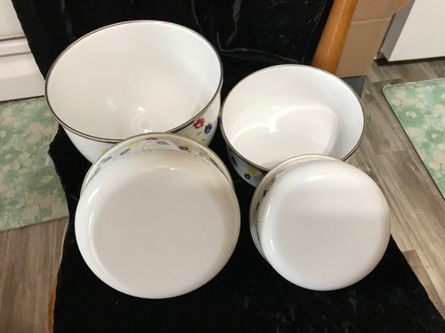 set di 4 Ciotole Smalto Nidificazione, Rosso, Blu, Fiori Gialli - Foto 4 di 5