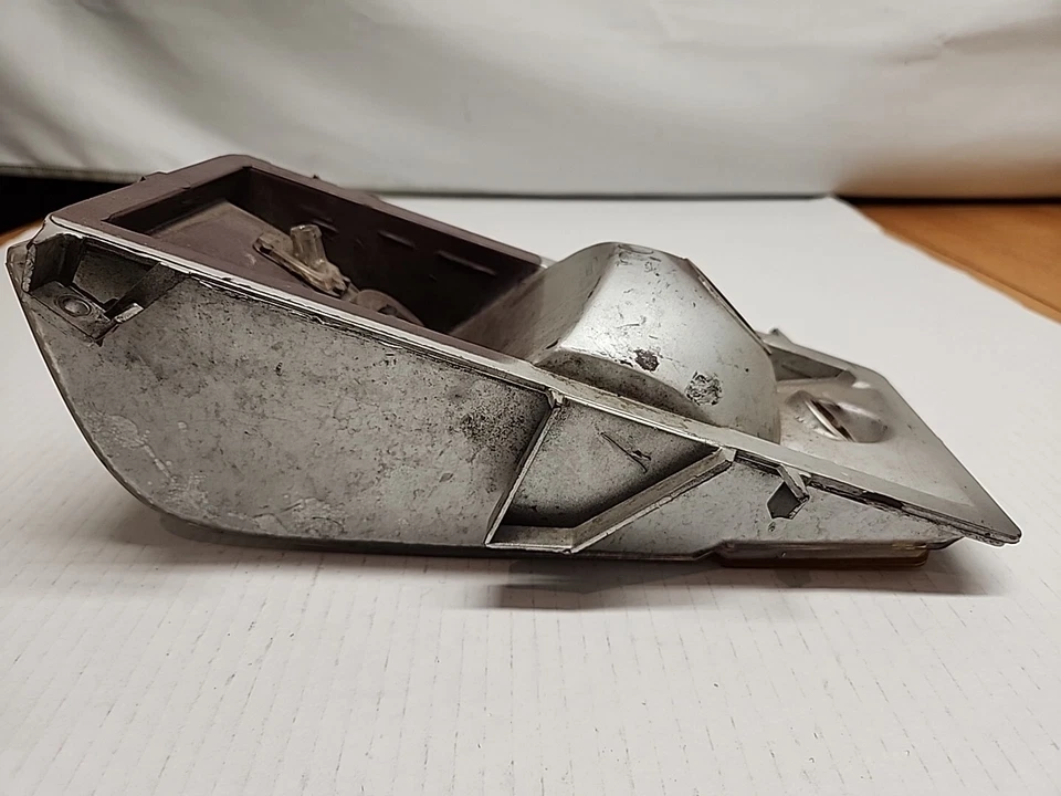 复古凯迪拉克转角转向信号镜头。 3 个破损安装标签缺少 5966732 — 第 4/4 张图片